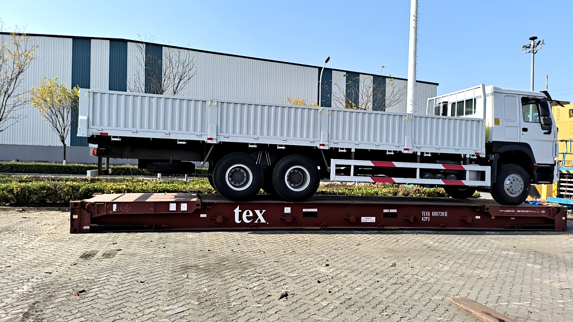 FİLİPİNLERE SINOTRUK HOWO 6*4 KARGO KAMYONU SEVKİYATI